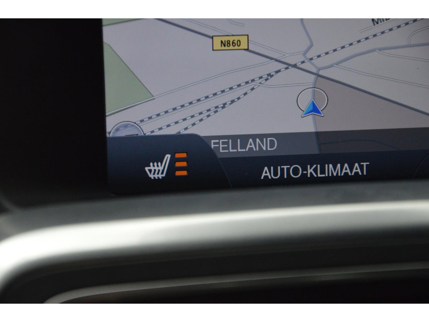 Volvo V60 T3 R-Design | Stoelverwarming | Trekhaak | Rondom parkeersensoren | High Performance Audio | Automaat |