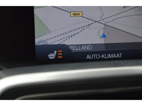 Volvo V60 T3 R-Design | Stoelverwarming | Trekhaak | Rondom parkeersensoren | High Performance Audio | Automaat |