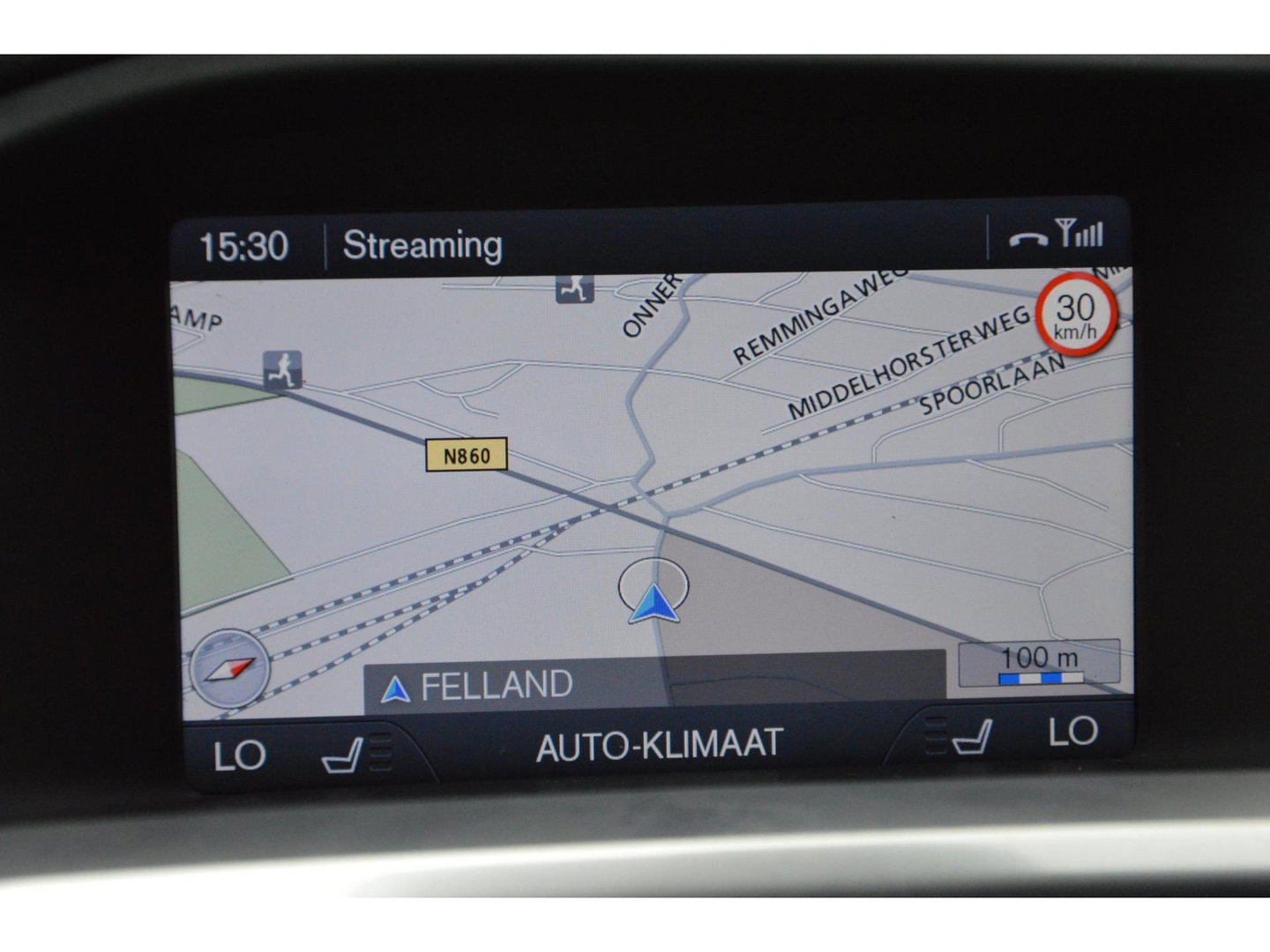 Volvo V60 T3 R-Design | Stoelverwarming | Trekhaak | Rondom parkeersensoren | High Performance Audio | Automaat |