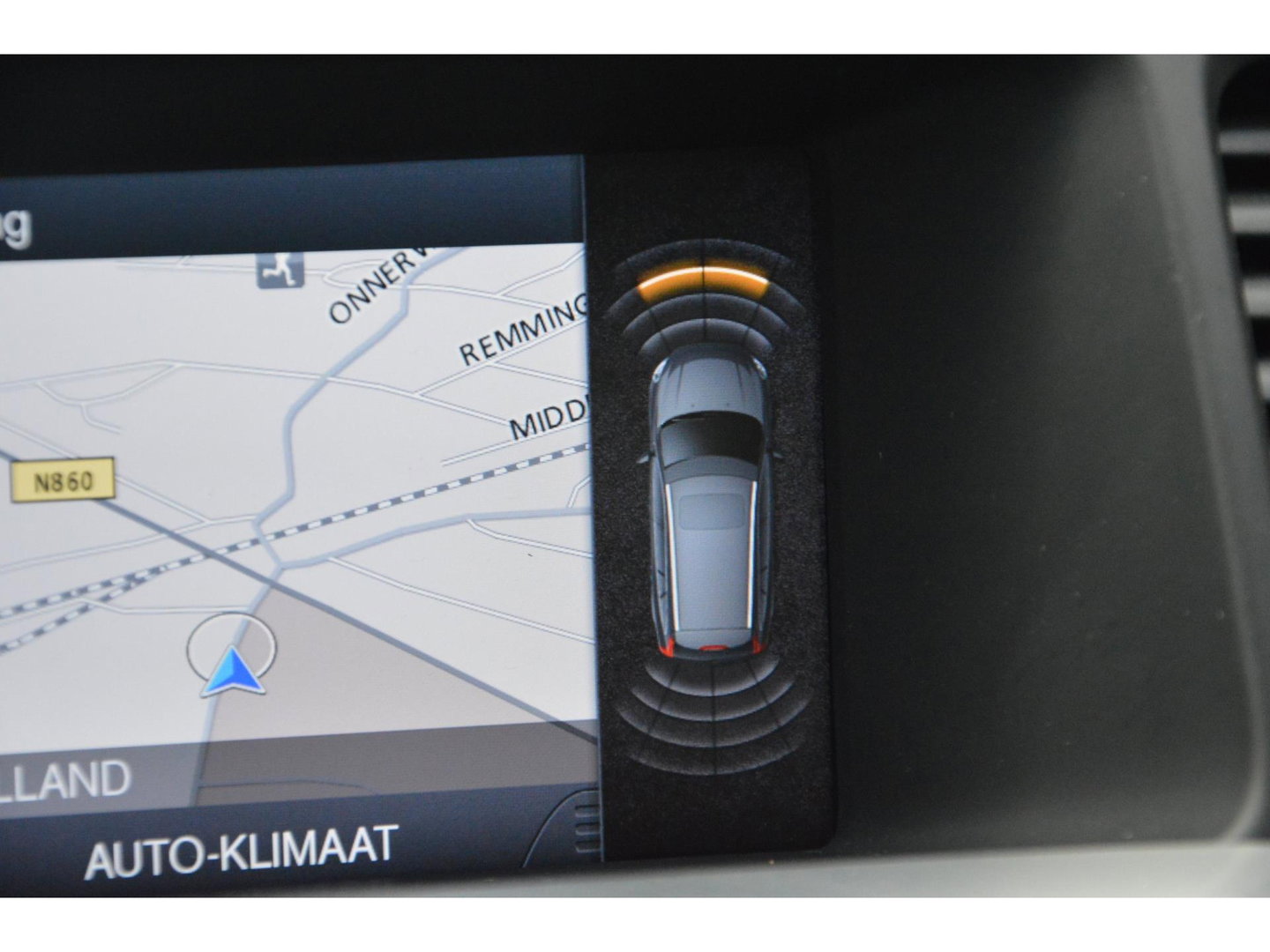 Volvo V60 T3 R-Design | Stoelverwarming | Trekhaak | Rondom parkeersensoren | High Performance Audio | Automaat |