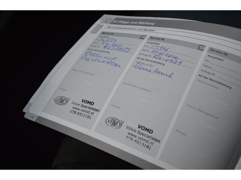 Volvo V60 T3 R-Design | Stoelverwarming | Trekhaak | Rondom parkeersensoren | High Performance Audio | Automaat |