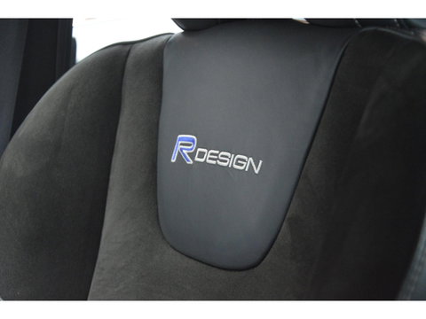 Volvo V60 T3 R-Design | Stoelverwarming | Trekhaak | Rondom parkeersensoren | High Performance Audio | Automaat |