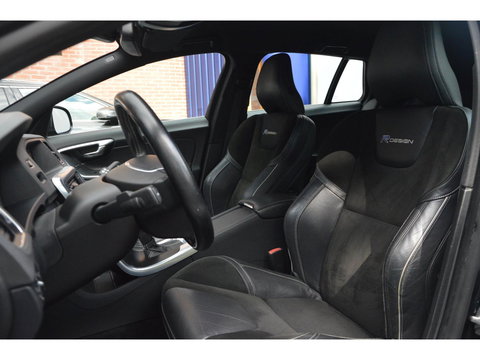 Volvo V60 T3 R-Design | Stoelverwarming | Trekhaak | Rondom parkeersensoren | High Performance Audio | Automaat |