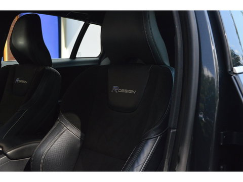 Volvo V60 T3 R-Design | Stoelverwarming | Trekhaak | Rondom parkeersensoren | High Performance Audio | Automaat |