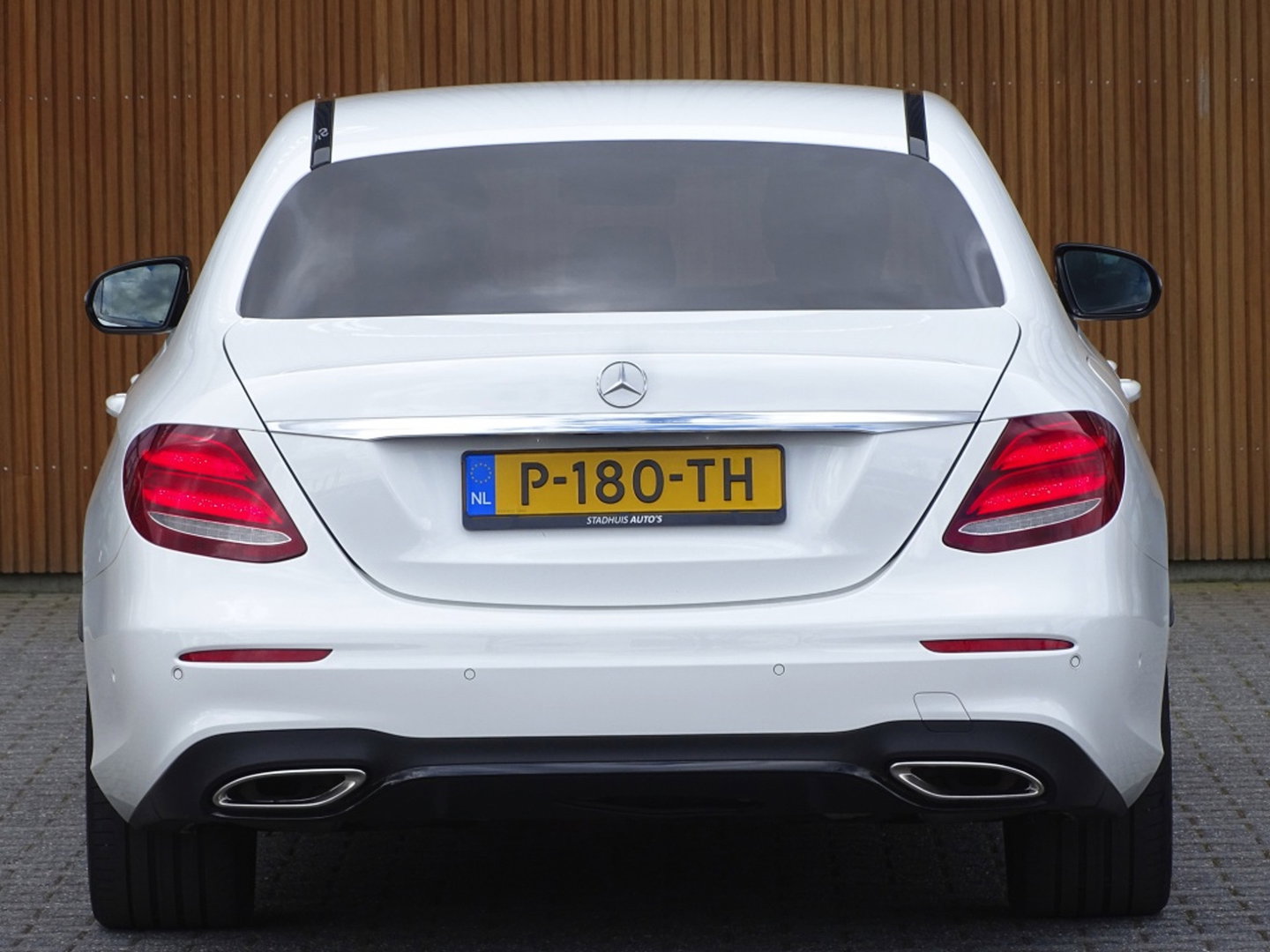 Mercedes-Benz E-Klasse 200 Prestige / AMG / LED