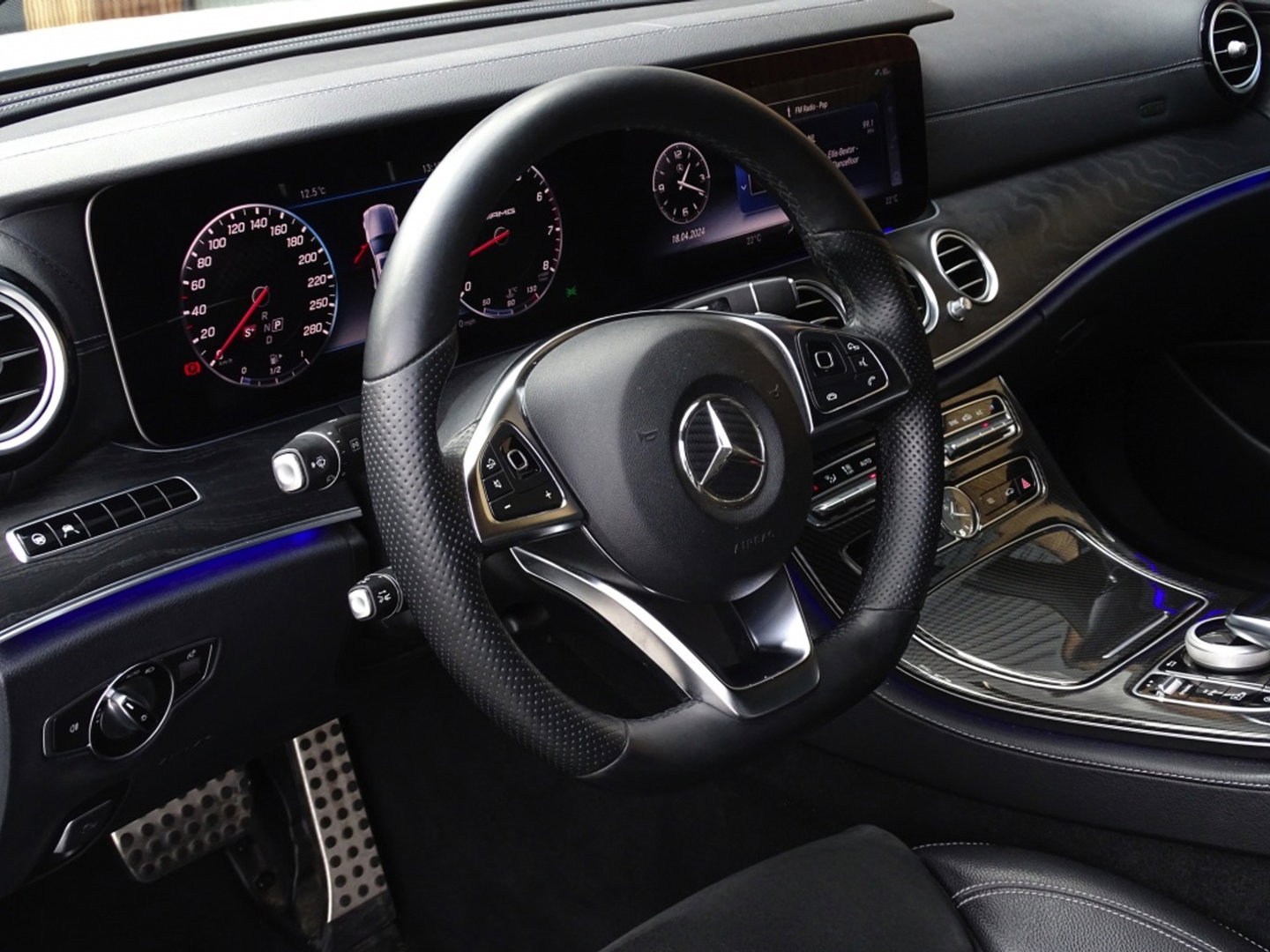 Mercedes-Benz E-Klasse 200 Prestige / AMG / LED
