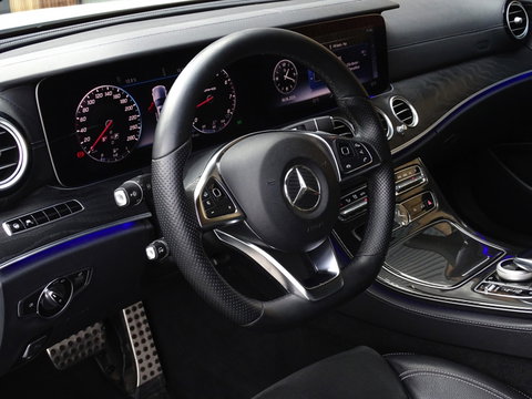 Mercedes-Benz E-Klasse 200 Prestige / AMG / LED