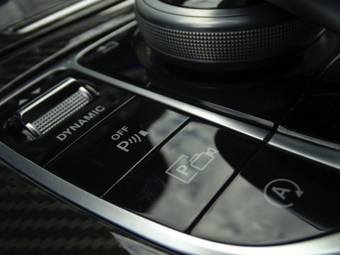 Mercedes-Benz E-Klasse 200 Prestige / AMG / LED