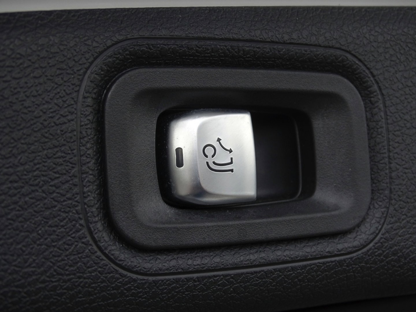 Mercedes-Benz E-Klasse 200 Prestige / AMG / LED