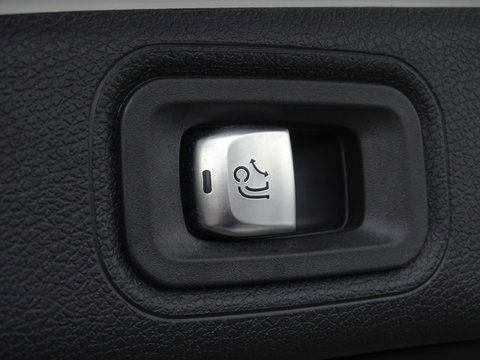 Mercedes-Benz E-Klasse 200 Prestige / AMG / LED