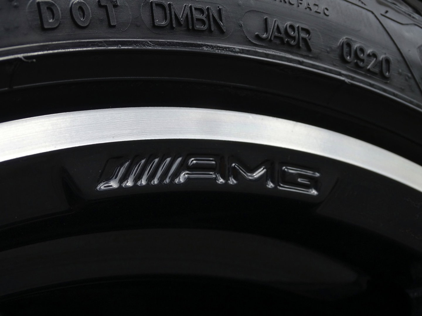 Mercedes-Benz E-Klasse 200 Prestige / AMG / LED