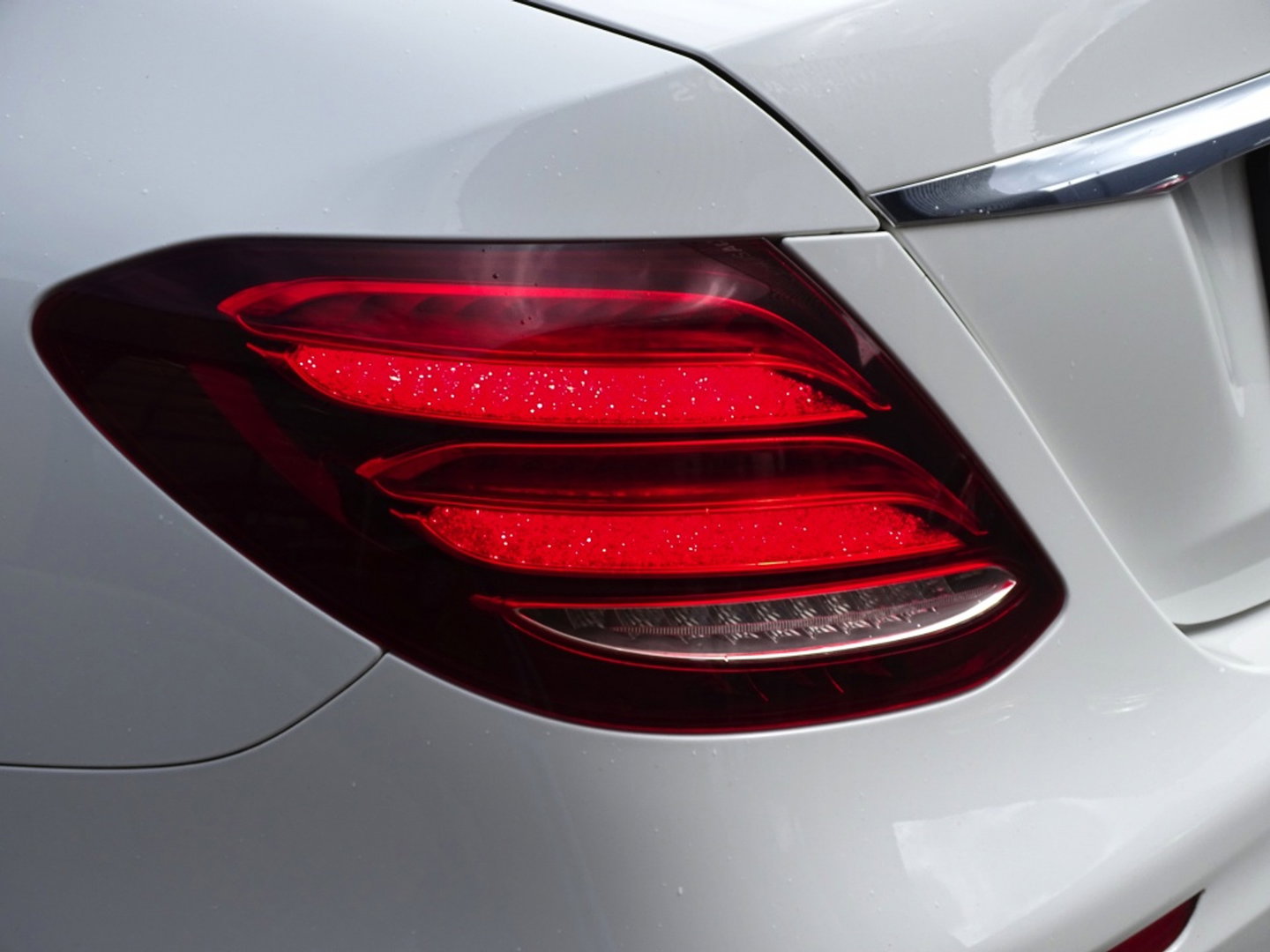 Mercedes-Benz E-Klasse 200 Prestige / AMG / LED