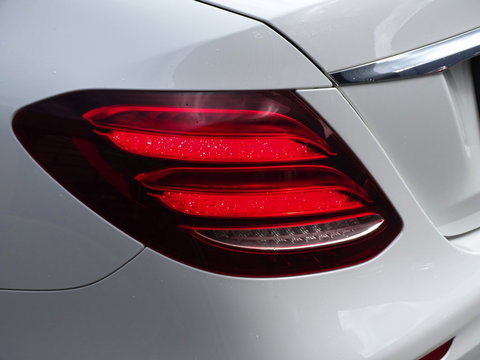 Mercedes-Benz E-Klasse 200 Prestige / AMG / LED