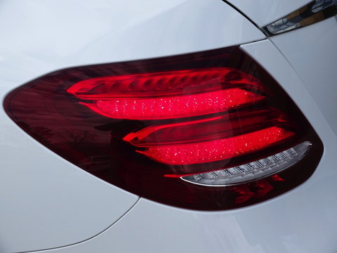 Mercedes-Benz E-Klasse 200 Prestige / AMG / LED