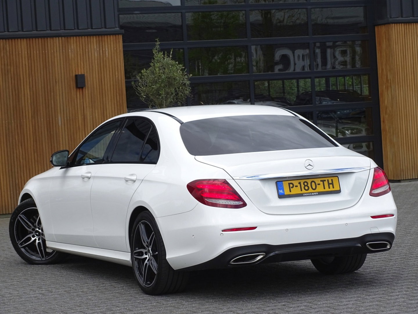 Mercedes-Benz E-Klasse 200 Prestige / AMG / LED