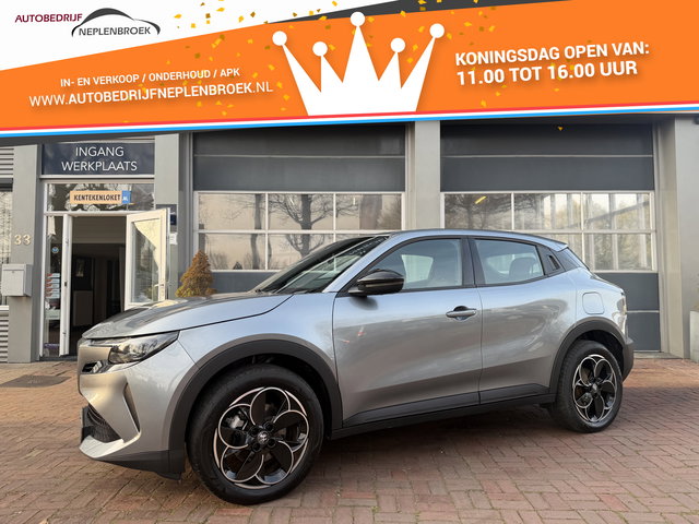 Alfa Romeo Junior - Elettrica Speciale 54 kWh | ACC | Clima | LED  05-2025 10.537 KM