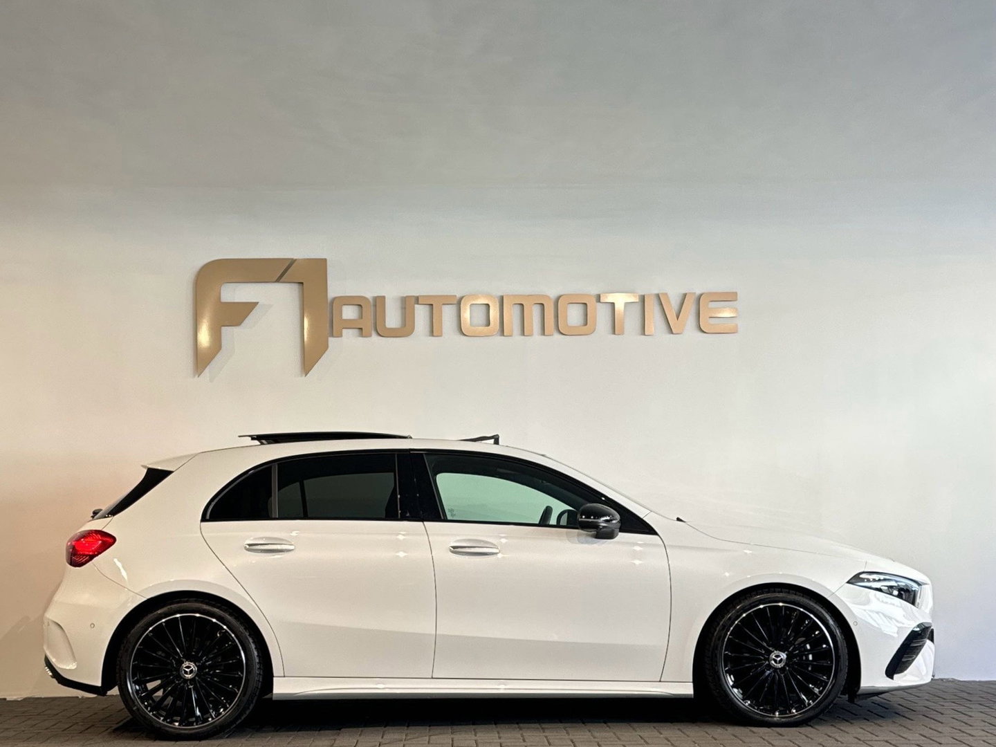 Mercedes-Benz A-Klasse 200 AMG Pano|Memory|HuD|Burmes|1e Eig