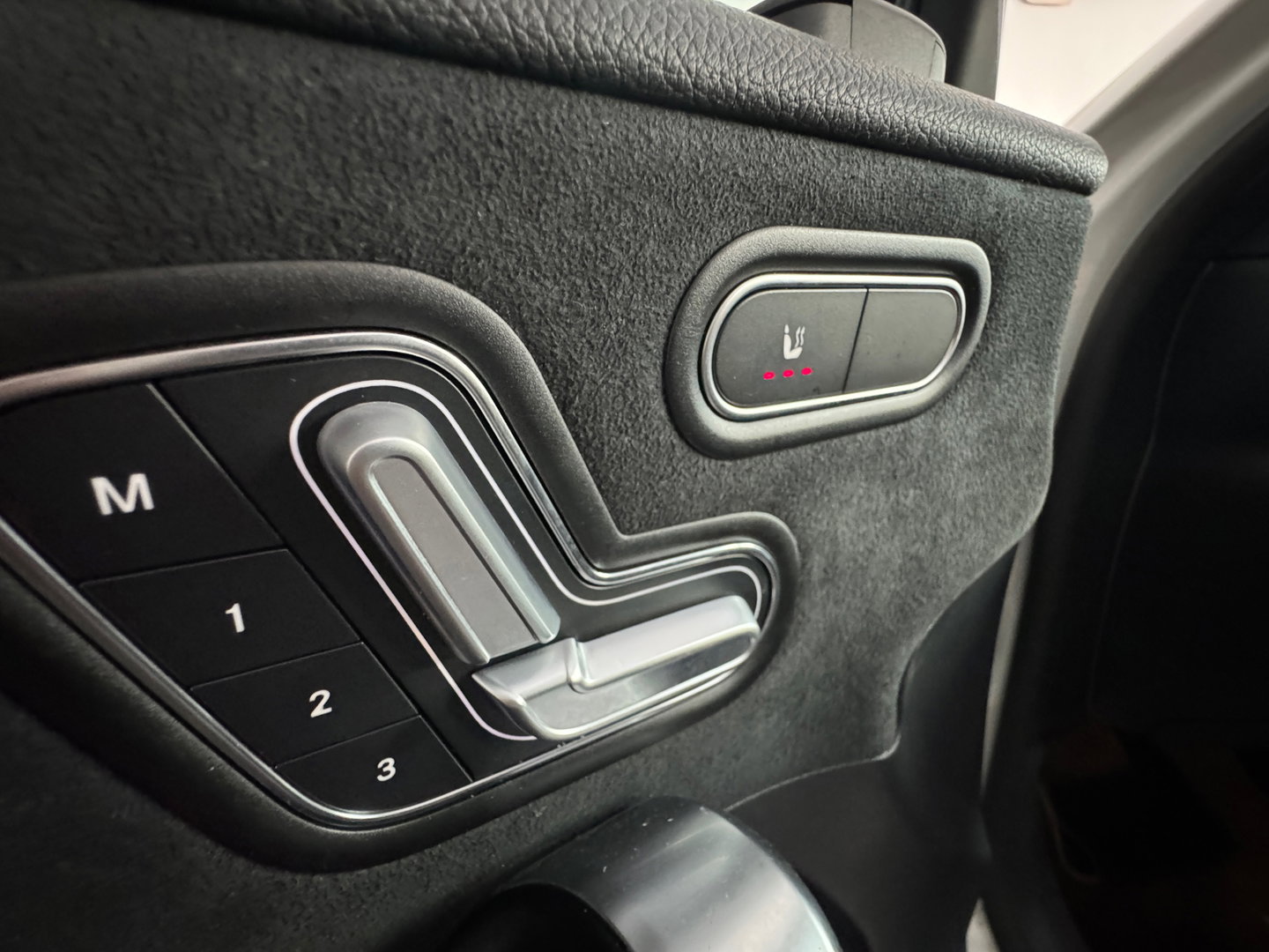 Mercedes-Benz A-Klasse 200 AMG Pano|Memory|HuD|Burmes|1e Eig