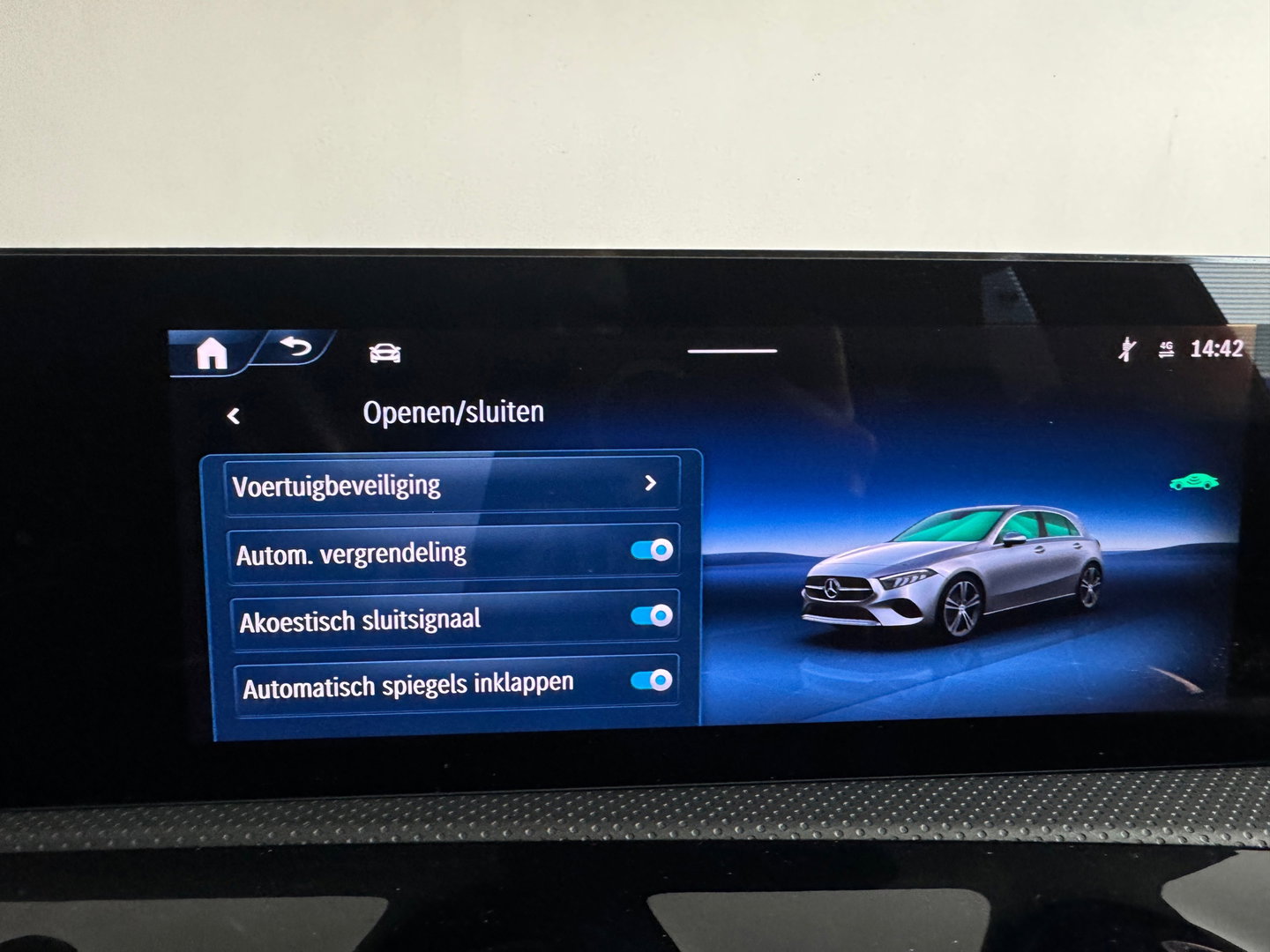 Mercedes-Benz A-Klasse 200 AMG Pano|Memory|HuD|Burmes|1e Eig