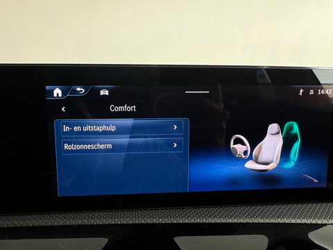 Mercedes-Benz A-Klasse 200 AMG Pano|Memory|HuD|Burmes|1e Eig