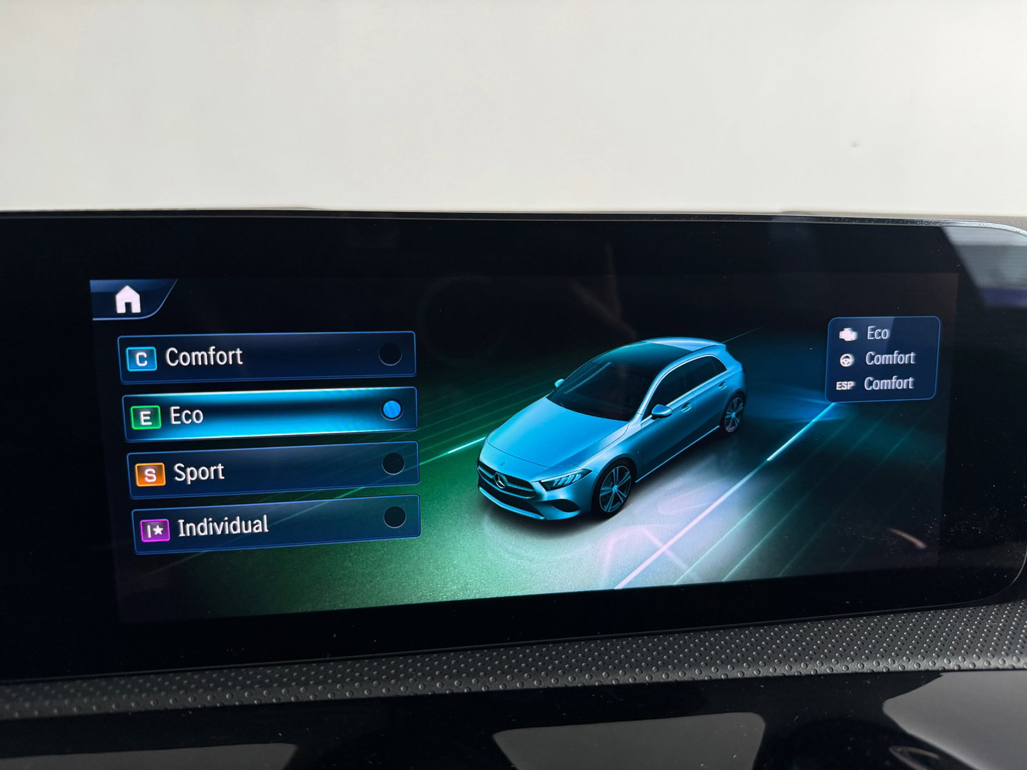 Mercedes-Benz A-Klasse 200 AMG Pano|Memory|HuD|Burmes|1e Eig