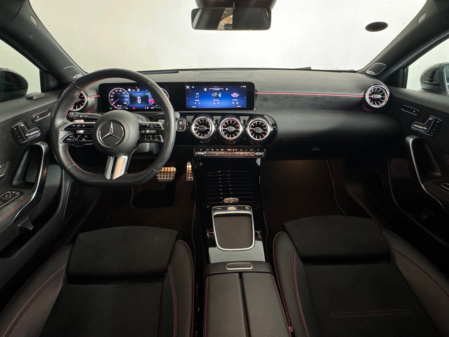 Mercedes-Benz A-Klasse 200 AMG Pano|Memory|HuD|Burmes|1e Eig