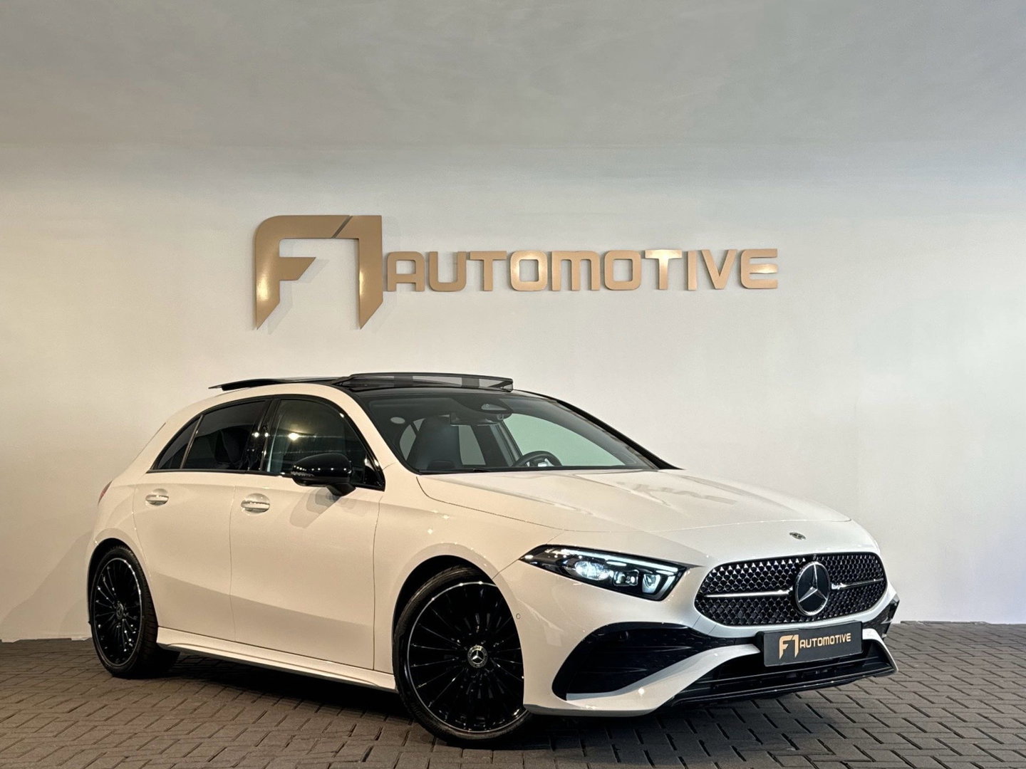 Mercedes-Benz A-Klasse 200 AMG Pano|Memory|HuD|Burmes|1e Eig