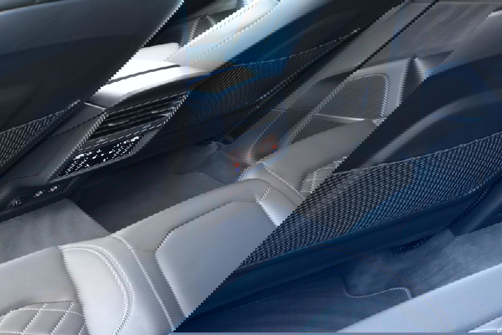 Audi SQ8 4.0 TDI TRI-TURBO Quattro ABT - 520HP/970NM / Full ABT-Sportpakket / 23'' / Softclose / 360 Camera