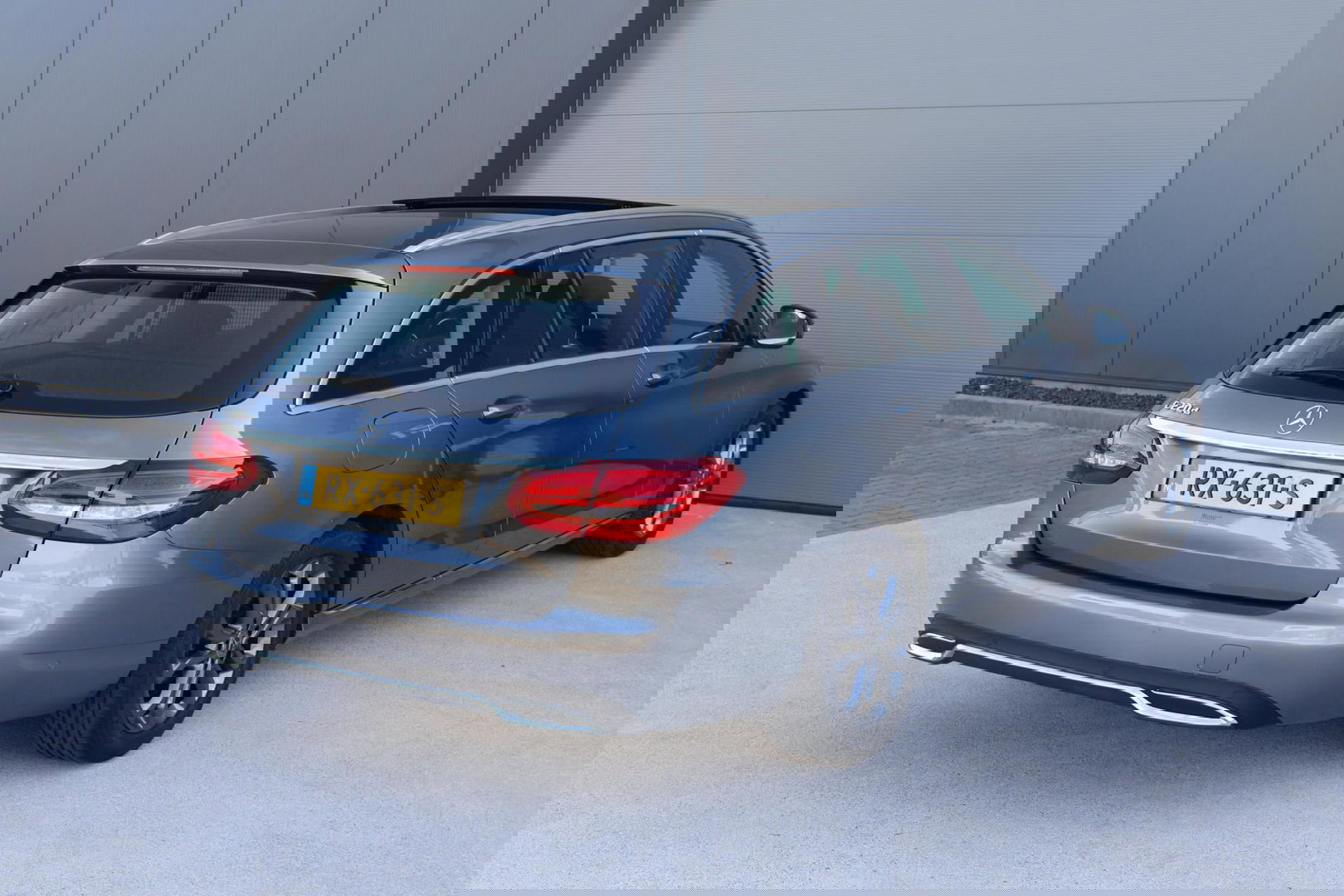 Mercedes-Benz C-Klasse Estate 220 CDI Premium Plus / Panoramadak / Elek. Trekhaak / Dealer onderhouden / BTW Auto