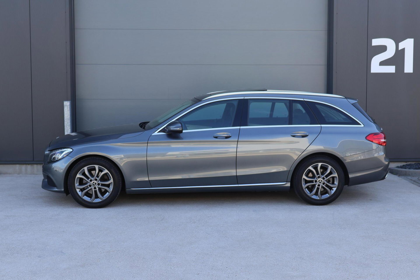 Mercedes-Benz C-Klasse Estate 220 CDI Premium Plus / Panoramadak / Elek. Trekhaak / Dealer onderhouden / BTW Auto