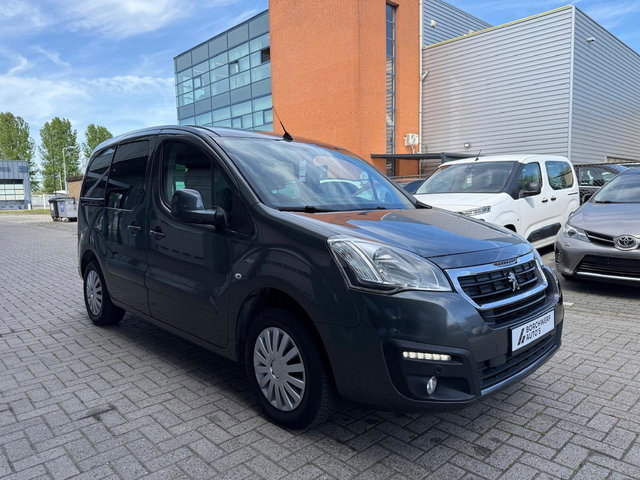 Peugeot Partner - 1.2 Benzine Trekhaak Navi Camera CarPlay