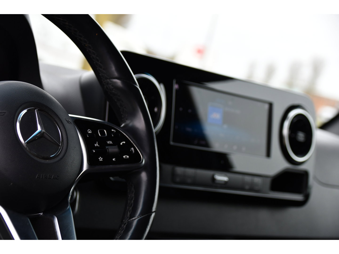 Mercedes-Benz Sprinter 319 V6 3.0 CDI L2H1 DC PB Edition Cruise, Camera, Carplay, 10,5'' Mbux, LED, Leder, Memorie, Trekhaak, 5 Zits, Uniek!