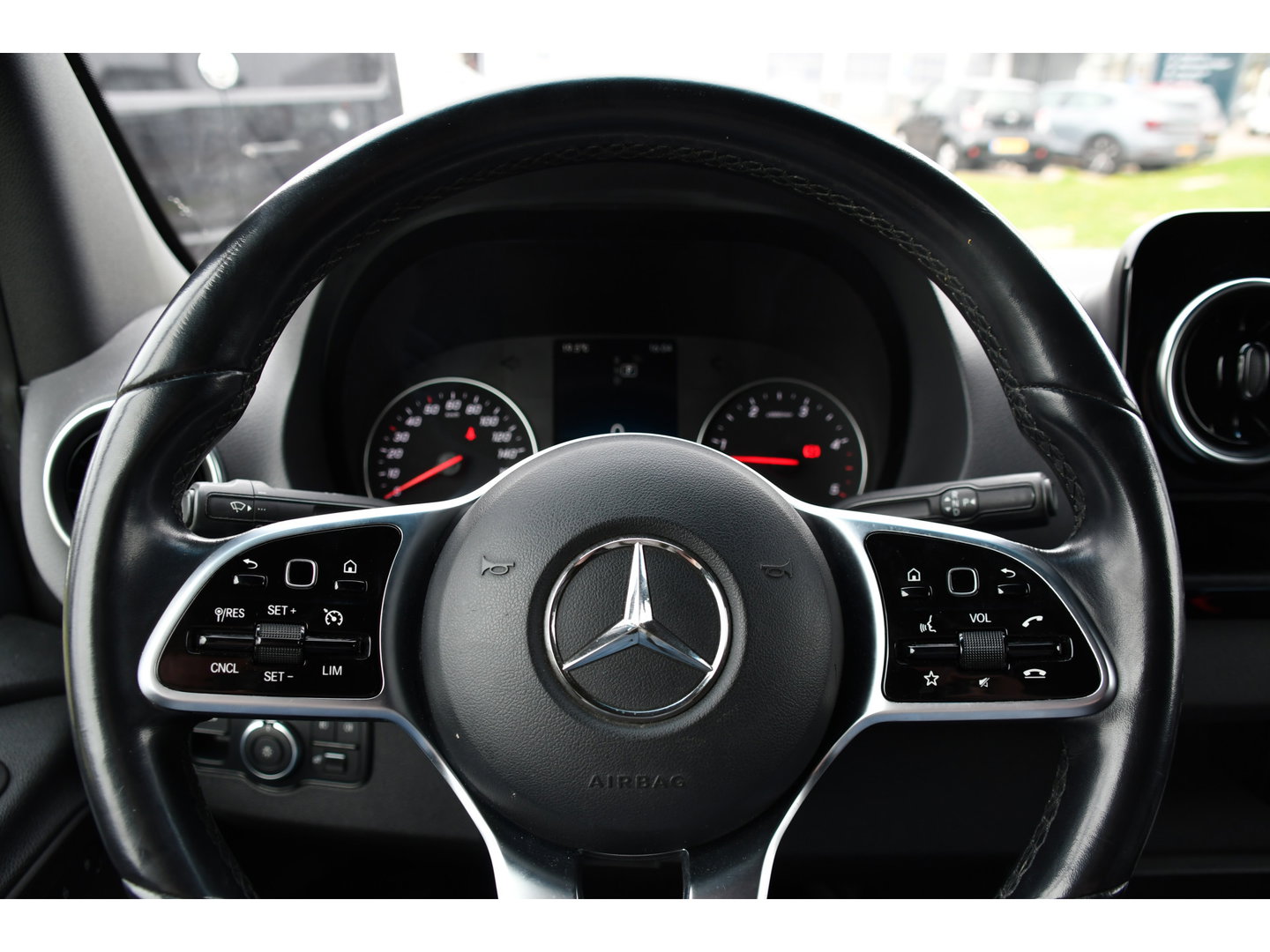 Mercedes-Benz Sprinter 319 V6 3.0 CDI L2H1 DC PB Edition Cruise, Camera, Carplay, 10,5'' Mbux, LED, Leder, Memorie, Trekhaak, 5 Zits, Uniek!