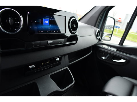 Mercedes-Benz Sprinter 319 V6 3.0 CDI L2H1 DC PB Edition Cruise, Camera, Carplay, 10,5'' Mbux, LED, Leder, Memorie, Trekhaak, 5 Zits, Uniek!