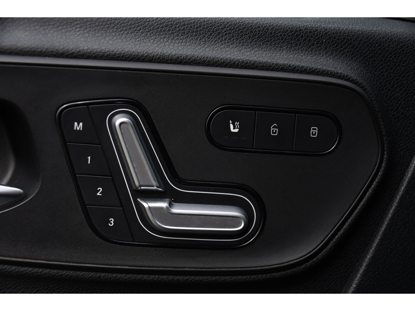 Mercedes-Benz Sprinter 319 V6 3.0 CDI L2H1 DC PB Edition Cruise, Camera, Carplay, 10,5'' Mbux, LED, Leder, Memorie, Trekhaak, 5 Zits, Uniek!