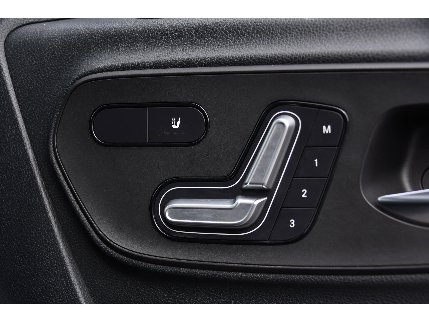 Mercedes-Benz Sprinter 319 V6 3.0 CDI L2H1 DC PB Edition Cruise, Camera, Carplay, 10,5'' Mbux, LED, Leder, Memorie, Trekhaak, 5 Zits, Uniek!