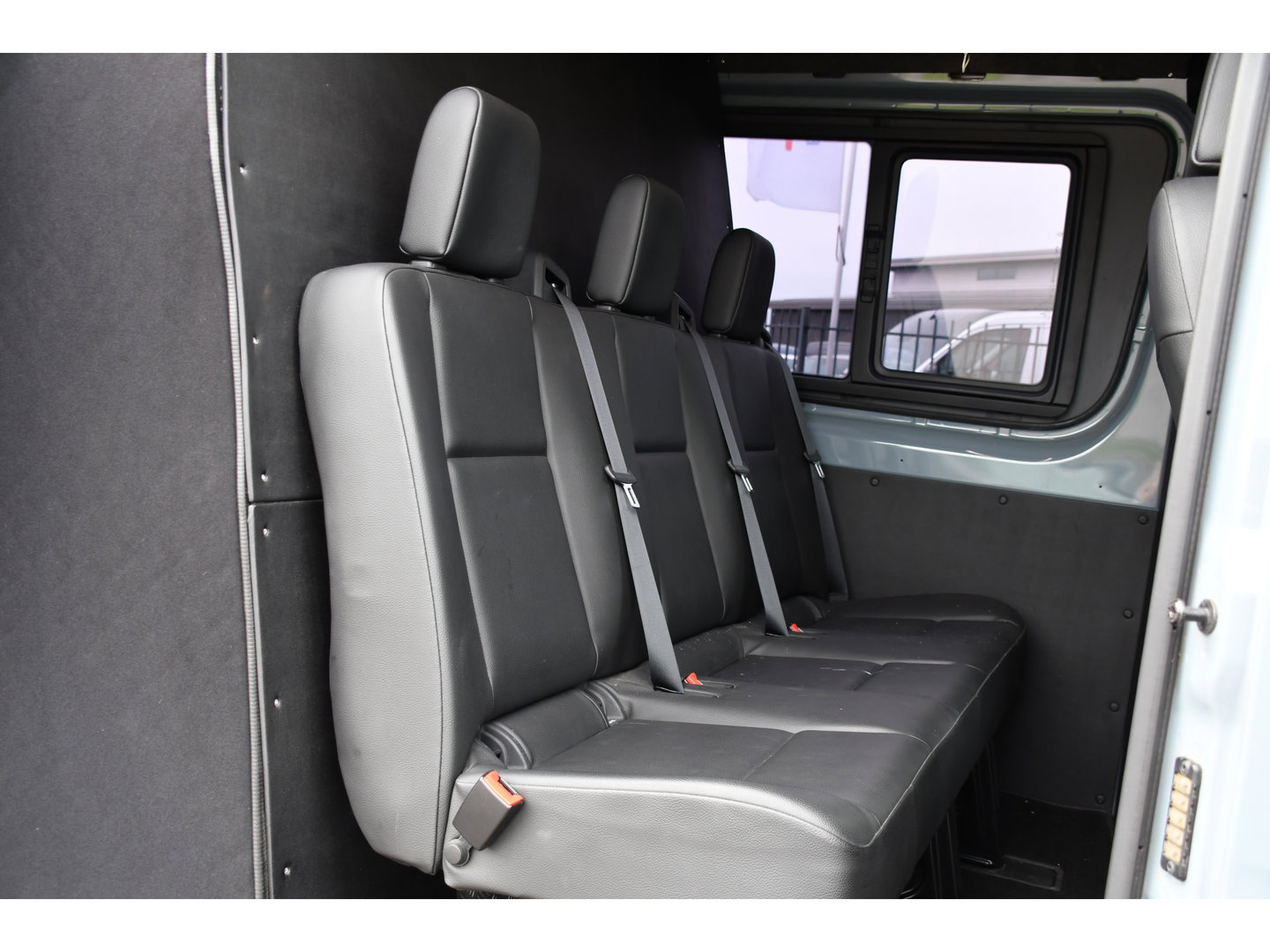 Mercedes-Benz Sprinter 319 V6 3.0 CDI L2H1 DC PB Edition Cruise, Camera, Carplay, 10,5'' Mbux, LED, Leder, Memorie, Trekhaak, 5 Zits, Uniek!