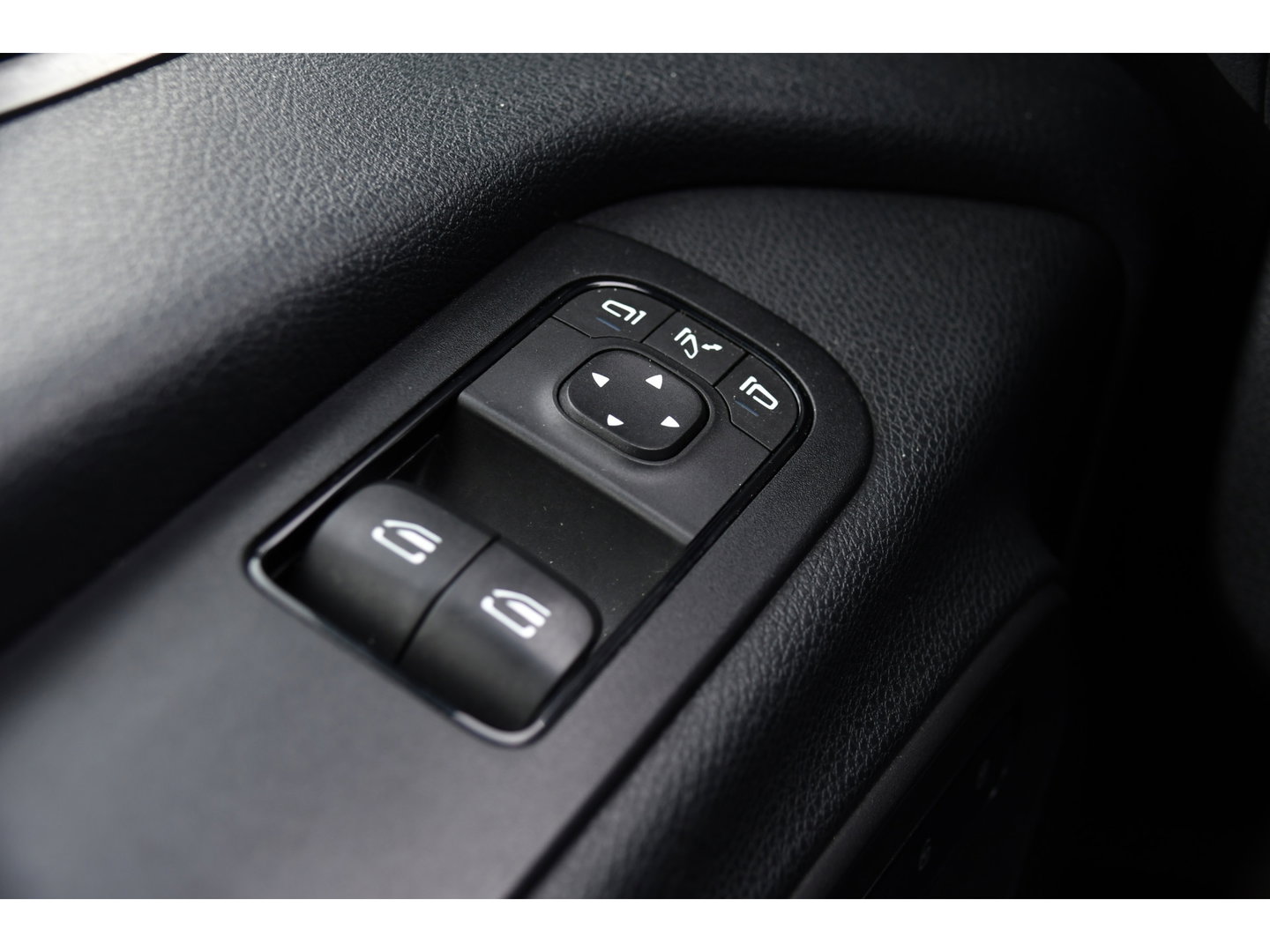 Mercedes-Benz Sprinter 319 V6 3.0 CDI L2H1 DC PB Edition Cruise, Camera, Carplay, 10,5'' Mbux, LED, Leder, Memorie, Trekhaak, 5 Zits, Uniek!