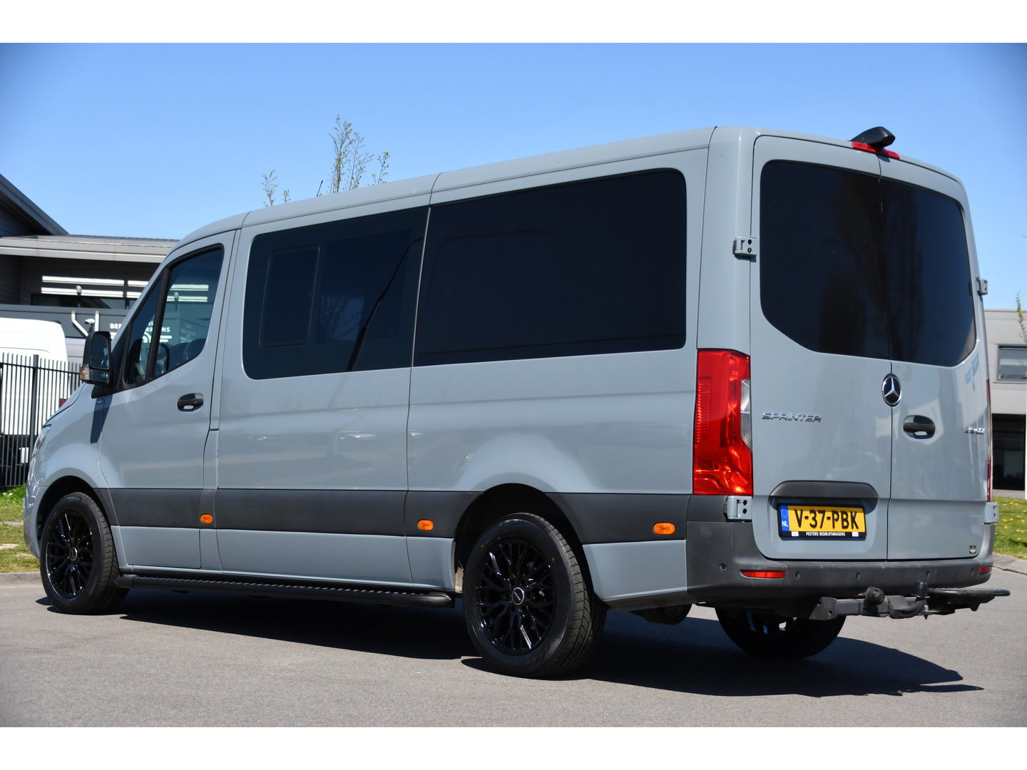 Mercedes-Benz Sprinter 319 V6 3.0 CDI L2H1 DC PB Edition Cruise, Camera, Carplay, 10,5'' Mbux, LED, Leder, Memorie, Trekhaak, 5 Zits, Uniek!