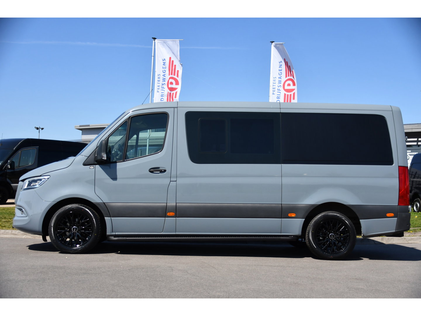 Mercedes-Benz Sprinter 319 V6 3.0 CDI L2H1 DC PB Edition Cruise, Camera, Carplay, 10,5'' Mbux, LED, Leder, Memorie, Trekhaak, 5 Zits, Uniek!