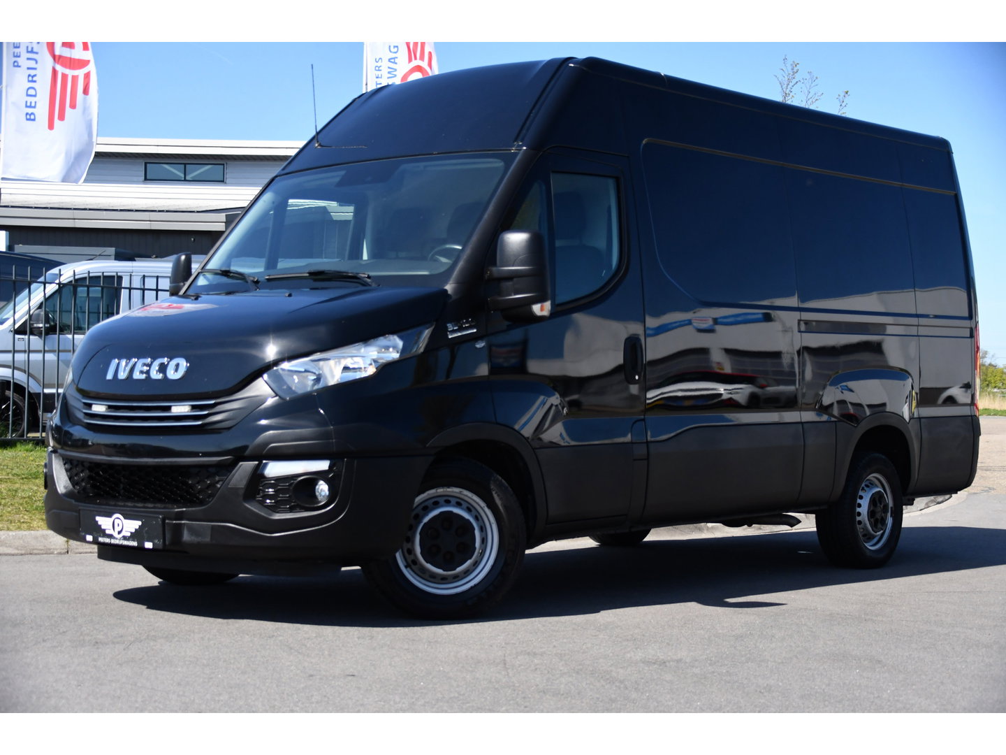 Iveco Daily 35S16V 2.3 352 H3 L Black Edition Camera, Airco, 3500kg Trekhaak, 155pk, Automaat, Clima, Navi, Uniek!