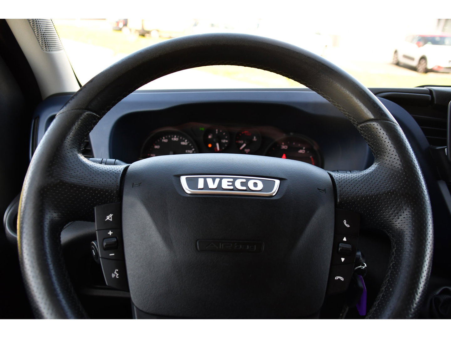 Iveco Daily 35S16V 2.3 352 H3 L Black Edition Camera, Airco, 3500kg Trekhaak, 155pk, Automaat, Clima, Navi, Uniek!