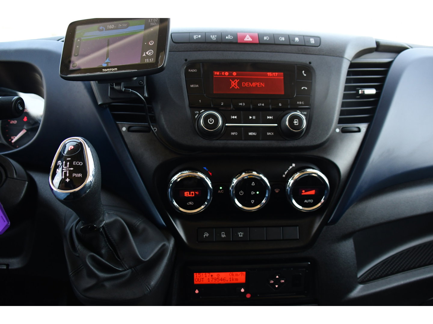 Iveco Daily 35S16V 2.3 352 H3 L Black Edition Camera, Airco, 3500kg Trekhaak, 155pk, Automaat, Clima, Navi, Uniek!