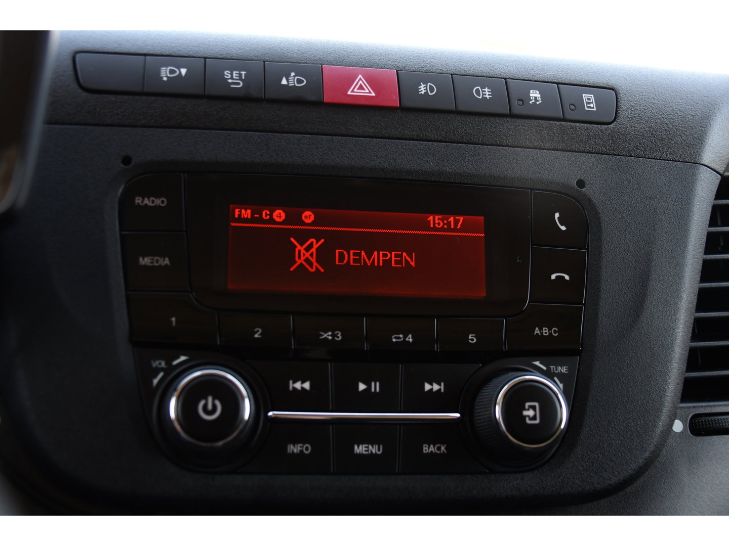 Iveco Daily 35S16V 2.3 352 H3 L Black Edition Camera, Airco, 3500kg Trekhaak, 155pk, Automaat, Clima, Navi, Uniek!