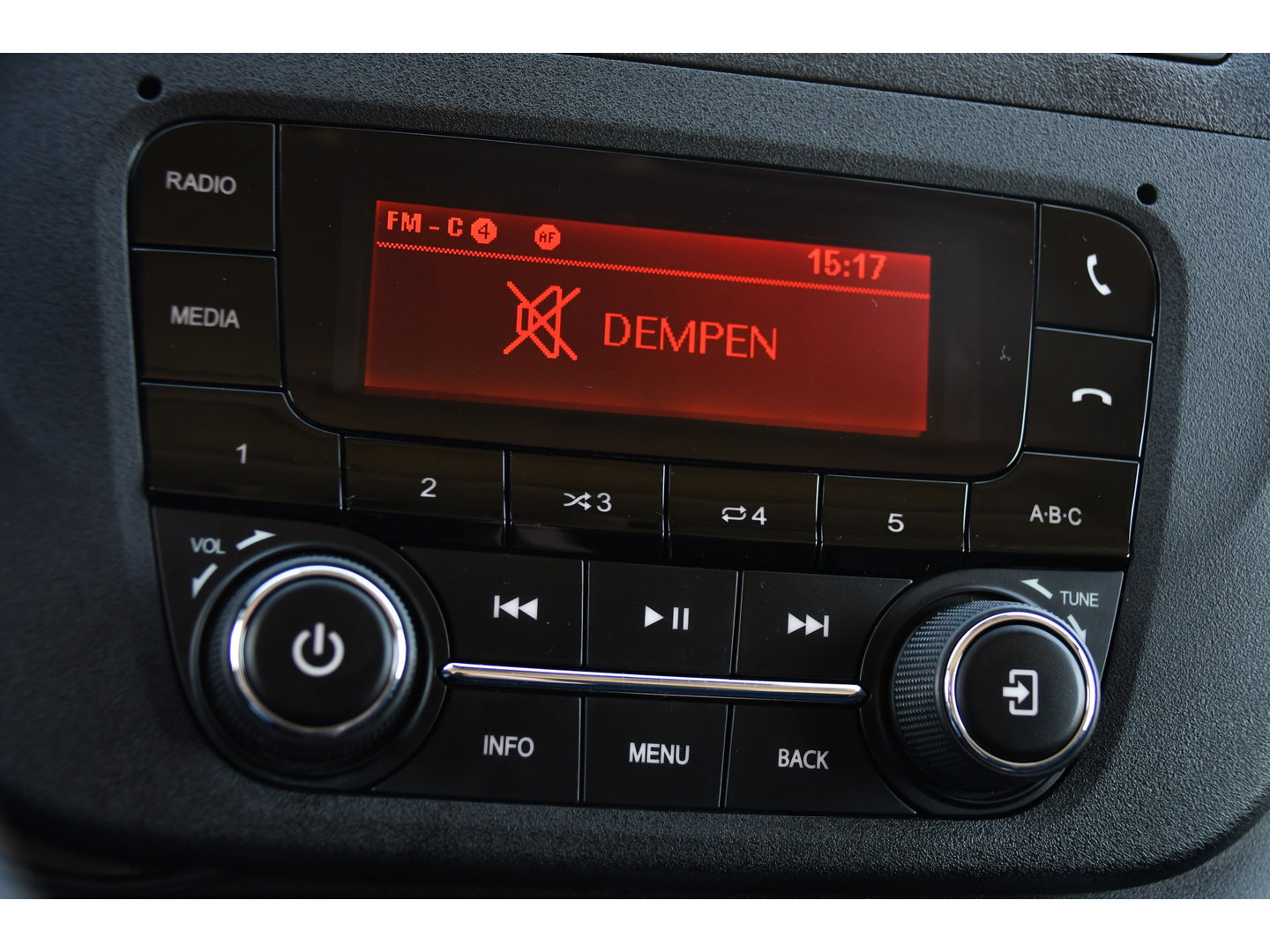 Iveco Daily 35S16V 2.3 352 H3 L Black Edition Camera, Airco, 3500kg Trekhaak, 155pk, Automaat, Clima, Navi, Uniek!