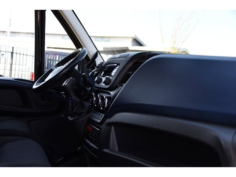 Iveco Daily 35S16V 2.3 352 H3 L Black Edition Camera, Airco, 3500kg Trekhaak, 155pk, Automaat, Clima, Navi, Uniek!