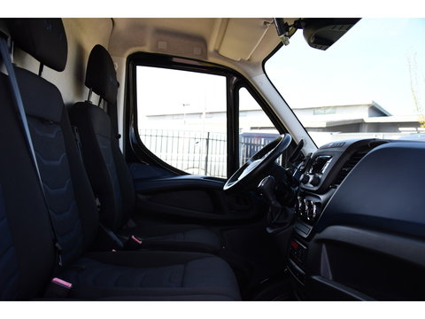 Iveco Daily 35S16V 2.3 352 H3 L Black Edition Camera, Airco, 3500kg Trekhaak, 155pk, Automaat, Clima, Navi, Uniek!