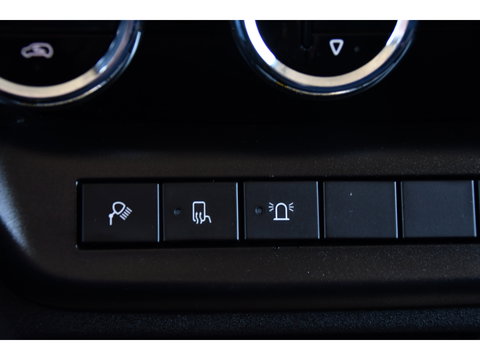 Iveco Daily 35S16V 2.3 352 H3 L Black Edition Camera, Airco, 3500kg Trekhaak, 155pk, Automaat, Clima, Navi, Uniek!