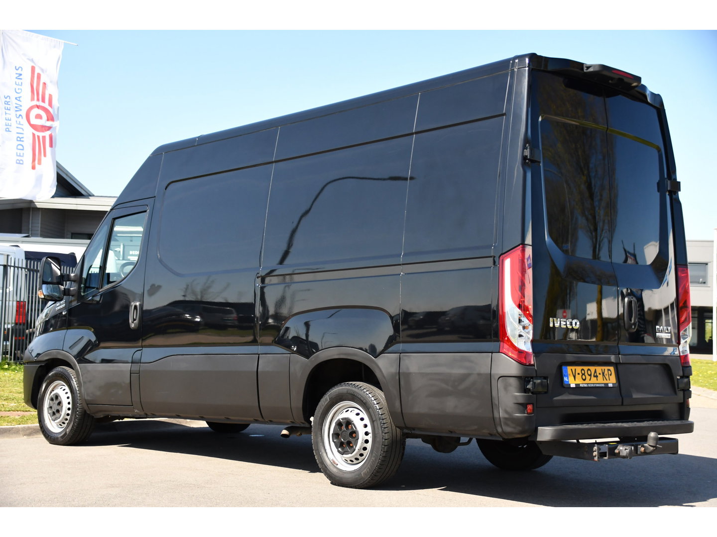 Iveco Daily 35S16V 2.3 352 H3 L Black Edition Camera, Airco, 3500kg Trekhaak, 155pk, Automaat, Clima, Navi, Uniek!