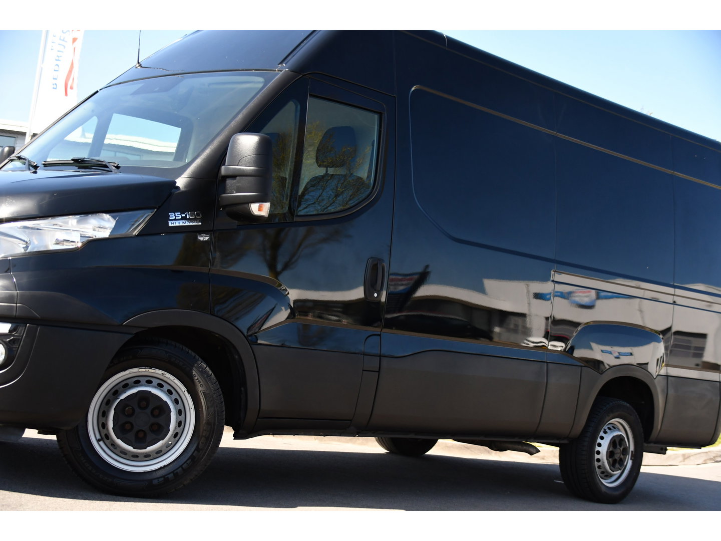 Iveco Daily 35S16V 2.3 352 H3 L Black Edition Camera, Airco, 3500kg Trekhaak, 155pk, Automaat, Clima, Navi, Uniek!
